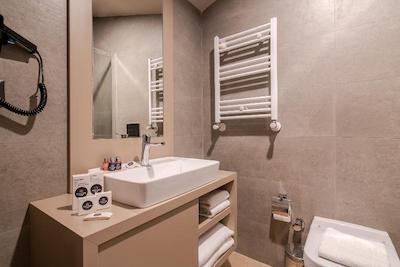 هیدن هیلز استانبول ایرپورت