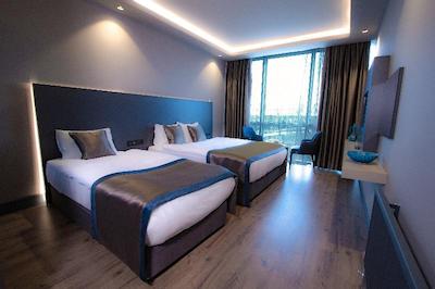 هیدن هیلز استانبول ایرپورت