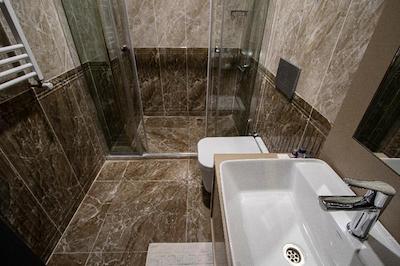 هیدن هیلز استانبول ایرپورت