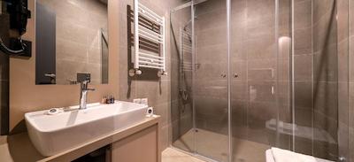 هیدن هیلز استانبول ایرپورت