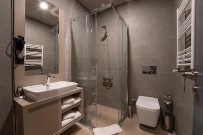 هیدن هیلز استانبول ایرپورت