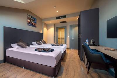 هیدن هیلز استانبول ایرپورت