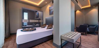 هیدن هیلز استانبول ایرپورت