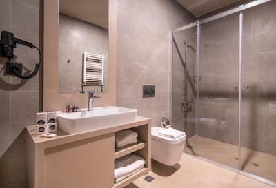 هیدن هیلز استانبول ایرپورت