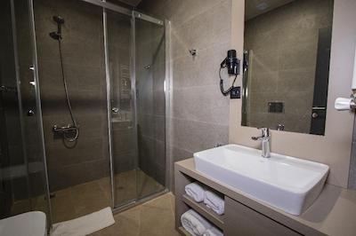 هیدن هیلز استانبول ایرپورت