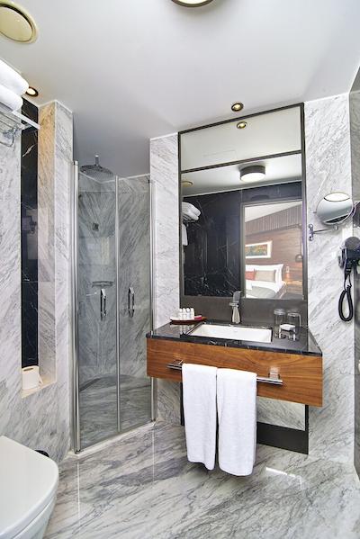 لونی پلاس هتل