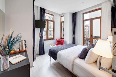 لایم گاردن هتل