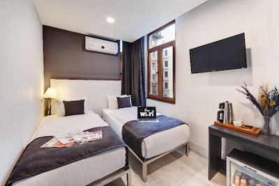 لایم گاردن هتل