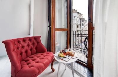 لایم گاردن هتل