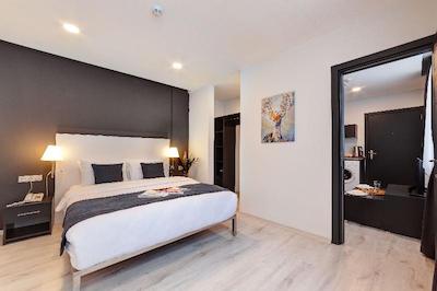 لایم گاردن هتل