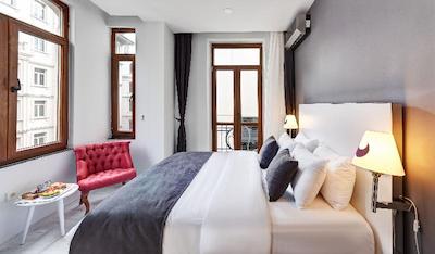 لایم گاردن هتل