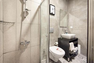 لایم گاردن هتل