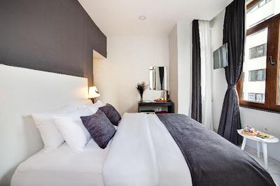 لایم گاردن هتل