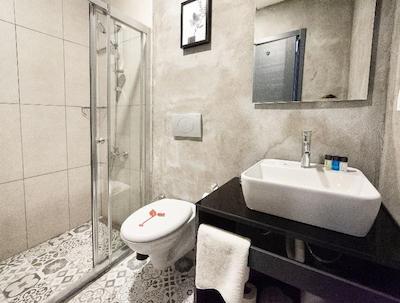 لایم گاردن هتل