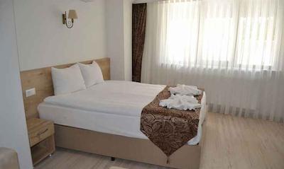 لورن هتل سویتز