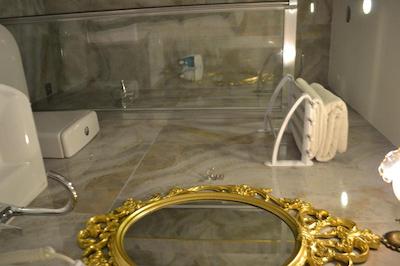 کنستانتیلوپلیس هتل