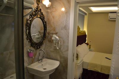 کنستانتیلوپلیس هتل