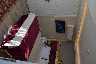 کنستانتیلوپلیس هتل