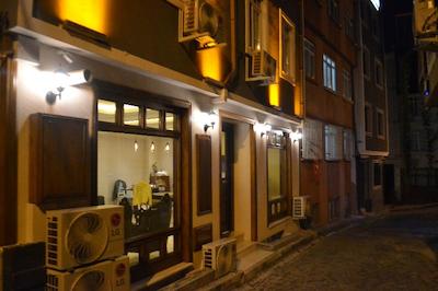 کنستانتیلوپلیس هتل