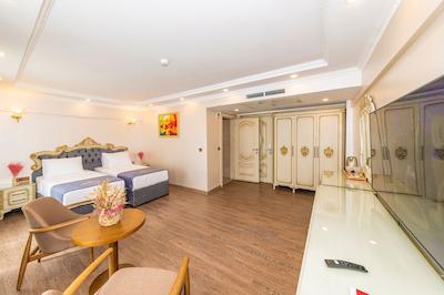 سیزن بوراک هتل