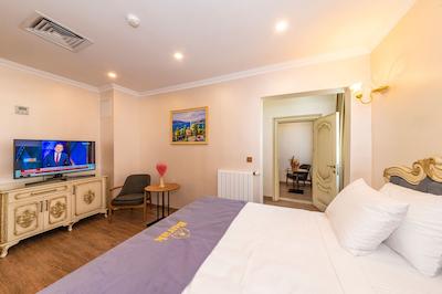 سیزن بوراک هتل