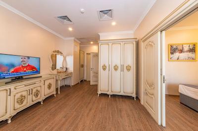 سیزن بوراک هتل