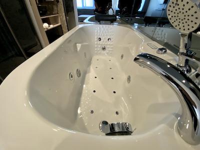 تریادا هتل کاراکوی