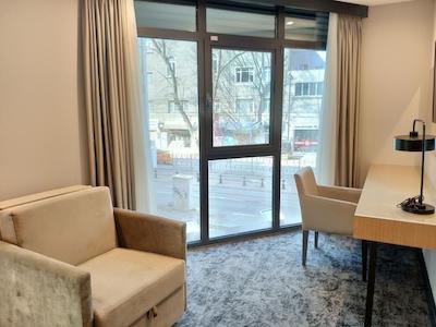 تریادا هتل کاراکوی