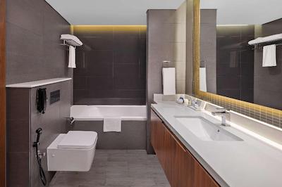 رادیسون بلو هتل دبی کانال ویو