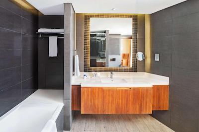 رادیسون بلو هتل دبی کانال ویو