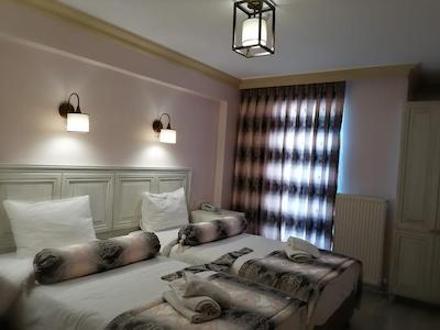 آگورا گست هاوس