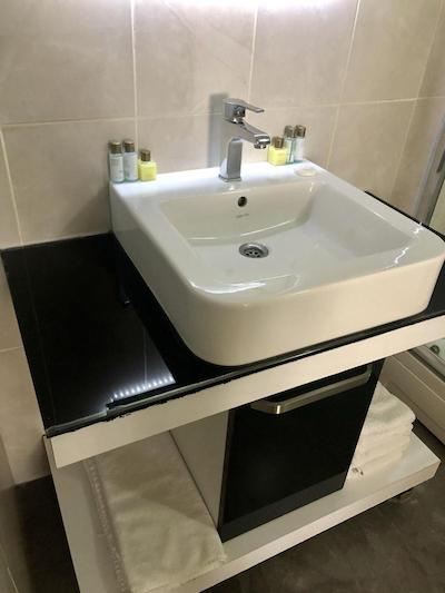 ارا پالاس هتل