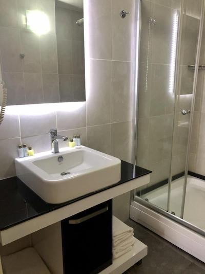 ارا پالاس هتل