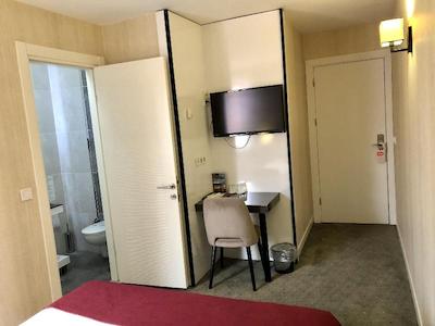 ارا پالاس هتل