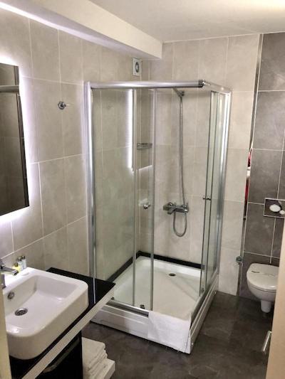 ارا پالاس هتل