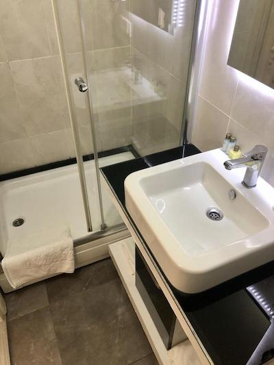 ارا پالاس هتل