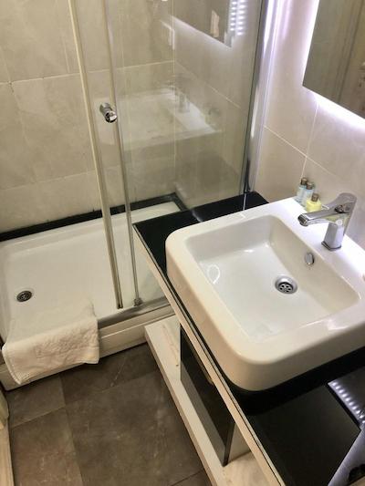 ارا پالاس هتل