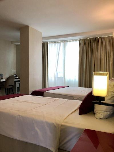 ارا پالاس هتل