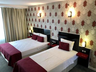 ارا پالاس هتل