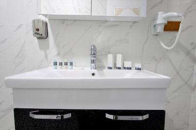 آوراسیا کویین هتل