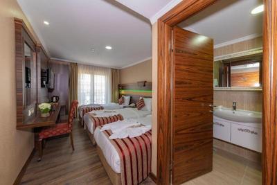 ویزیون دلوکس هتل