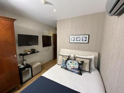 فور دورز هتل