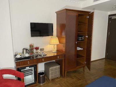 فور دورز هتل