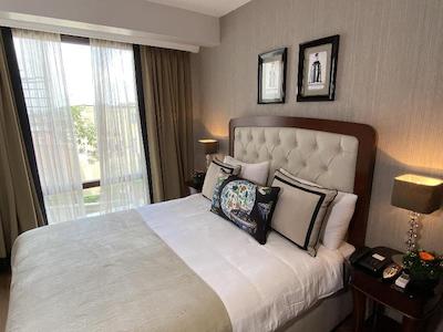 فور دورز هتل