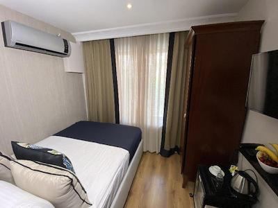 فور دورز هتل