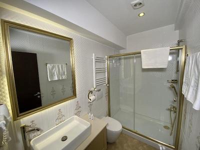 فور دورز هتل