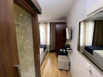 فور دورز هتل