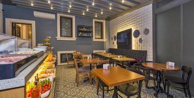 فور دورز هتل