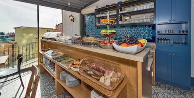 فور دورز هتل