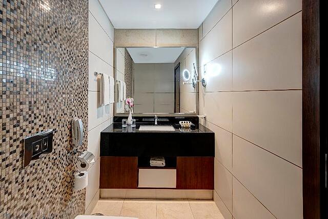 ROYAL CONTINENTAL SUITES